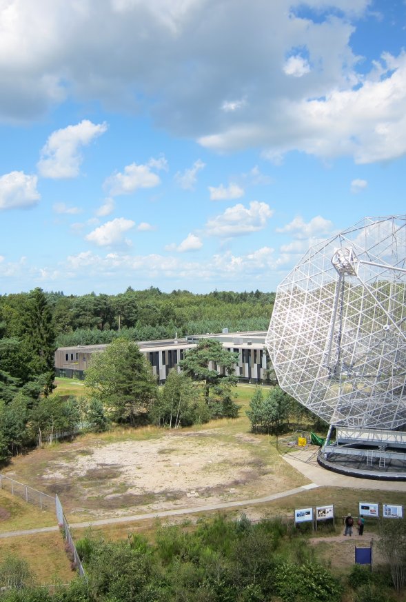 De radiotelescoop bij ASTRON in Dwingeloo
