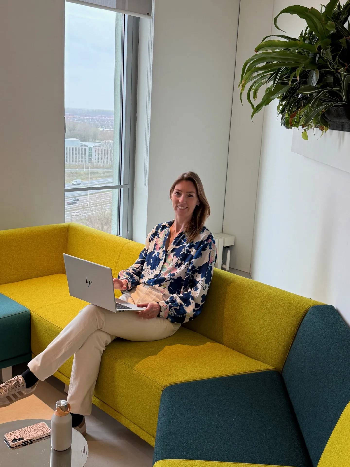 Robbelien Kooistra working with her laptop